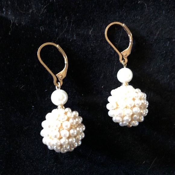 Pearl cluster dangle earrings! - Picture 2 of 2